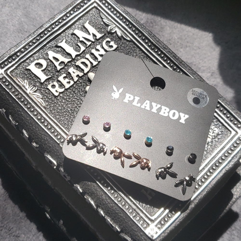 Playboy Bunny stud set